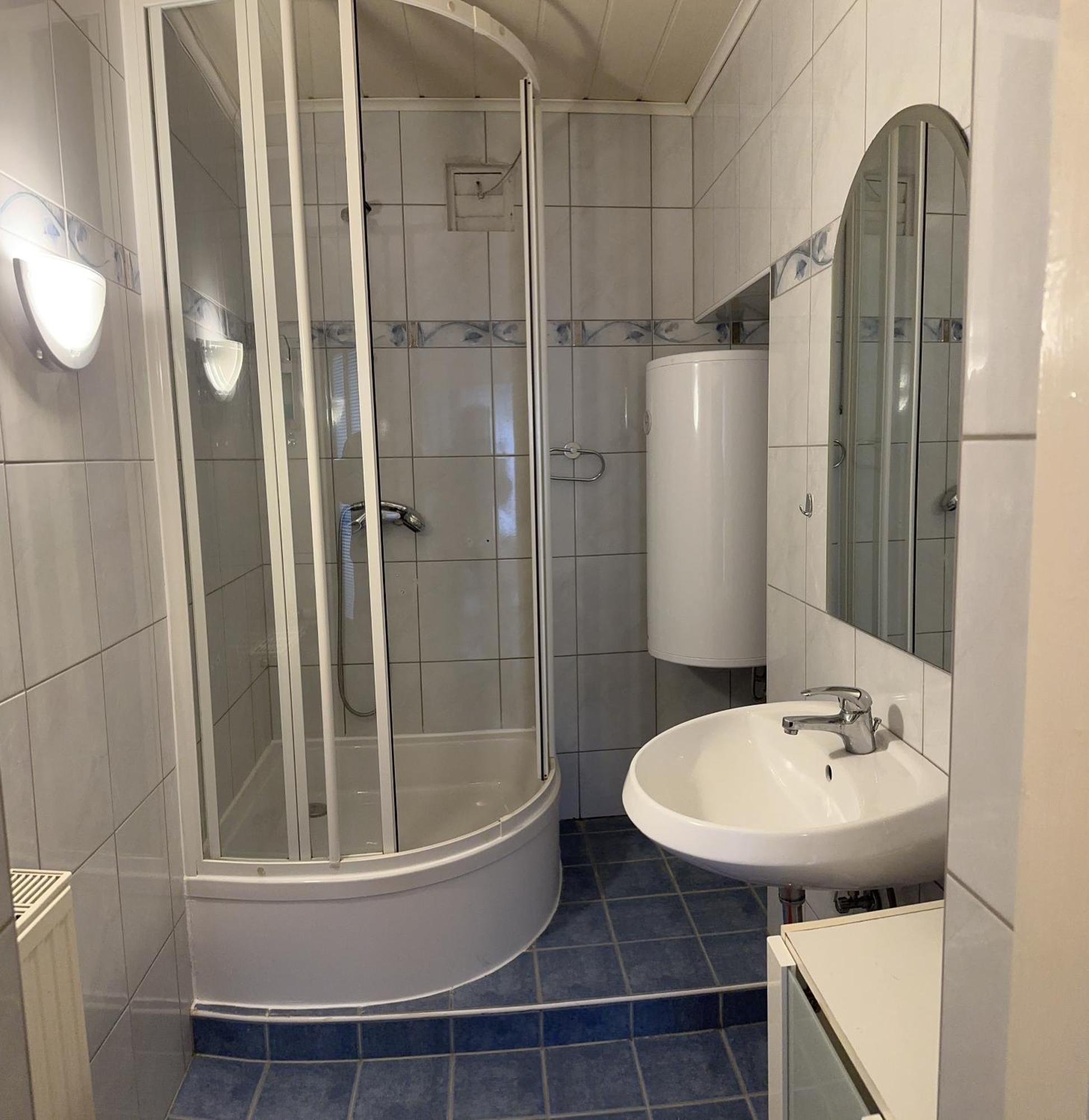 Cheap Outlet Center Apartment With Pool Parndorf Ngoại thất bức ảnh